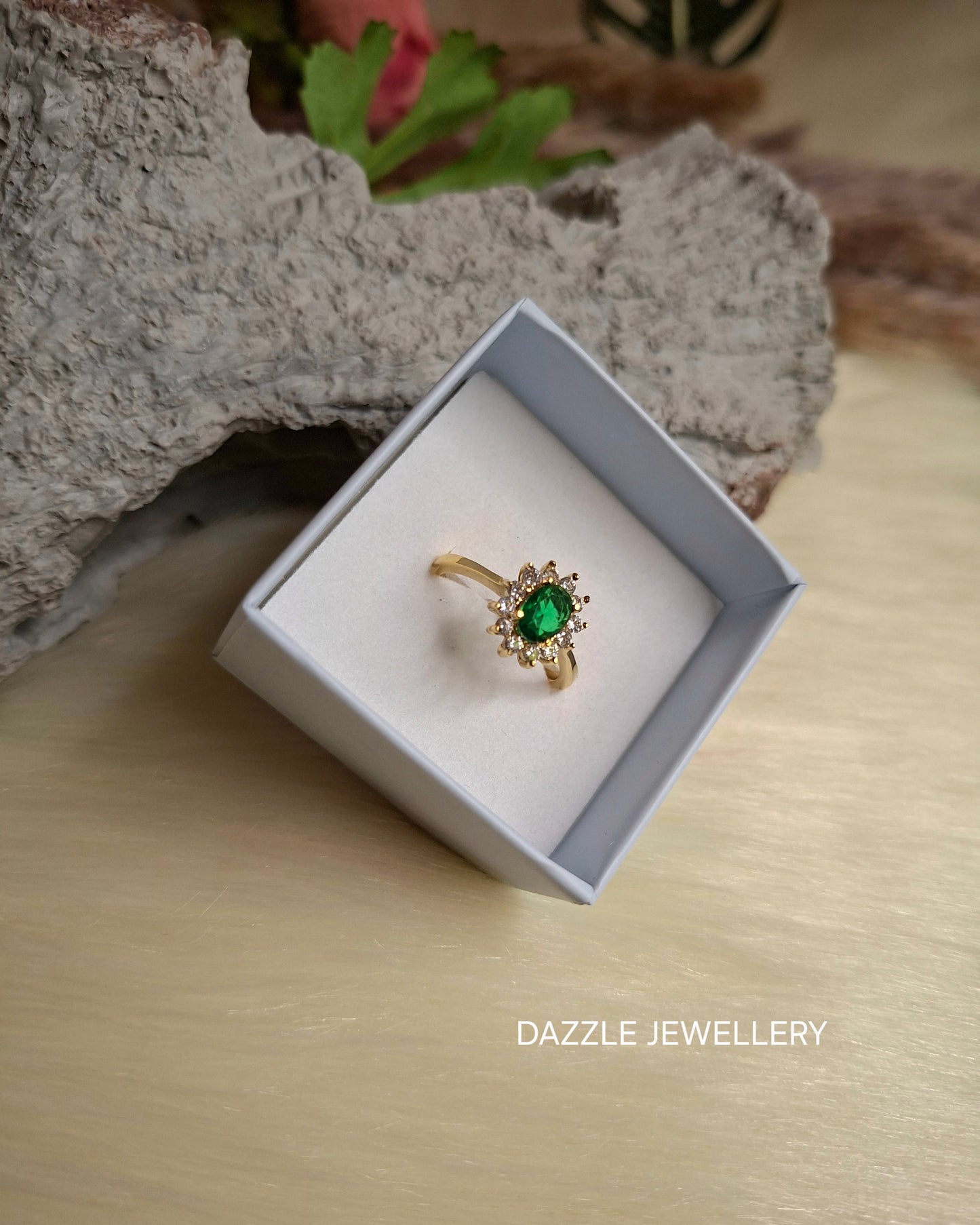 Emerald-green oval ring