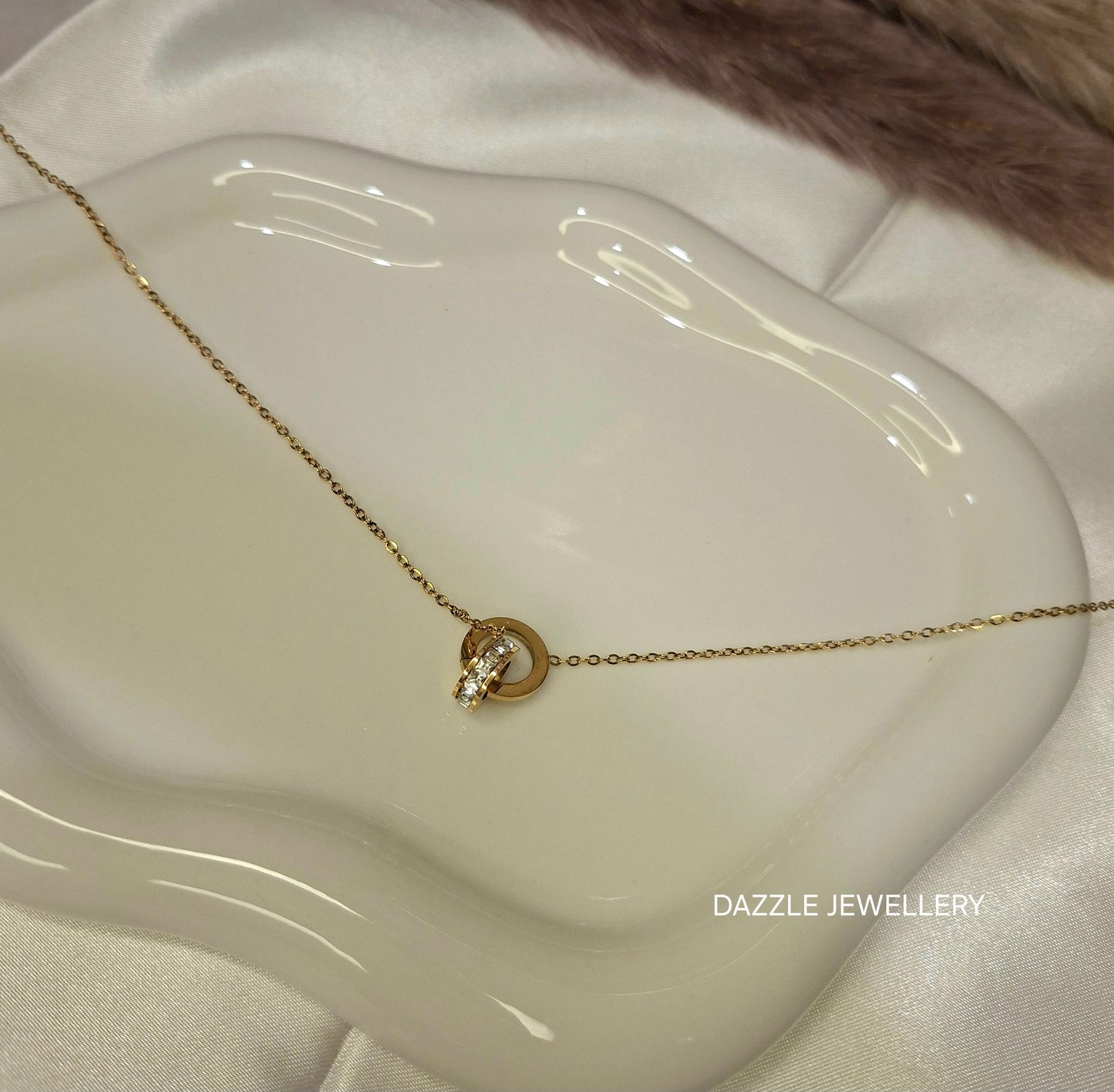 Eterni Twist Necklace