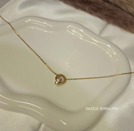 Eterni Twist Necklace