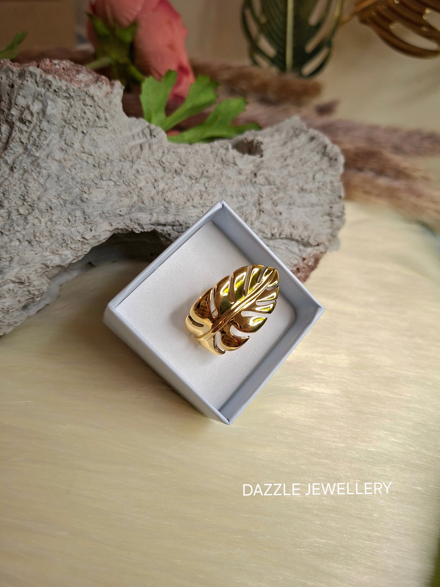 Tropical Leaf Ring